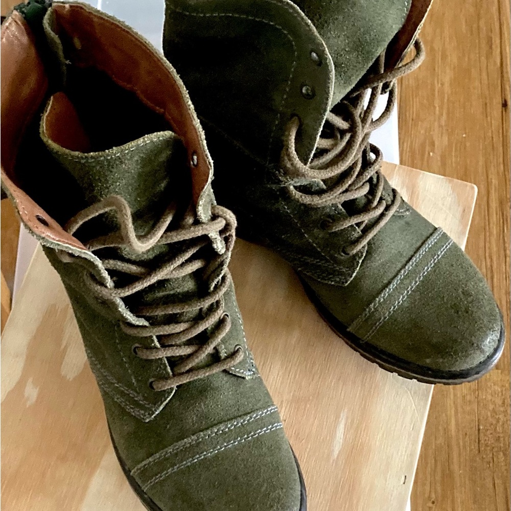 Steve Madden Boots Size 9